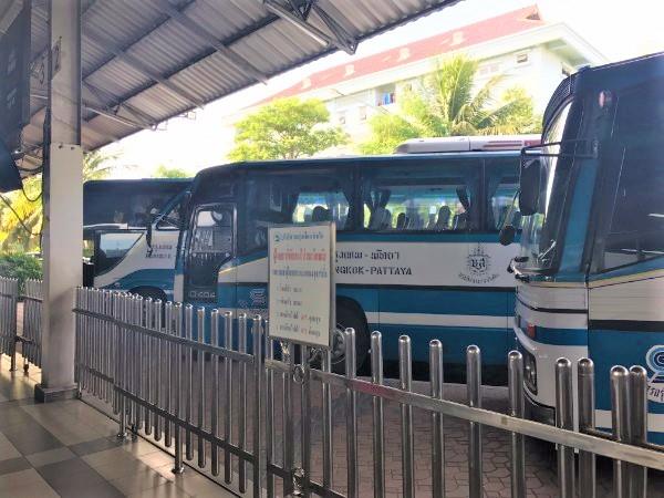 ba ben xe bus di den Pattaya 4