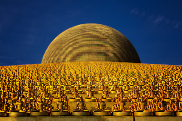 PHONG TRÀO DHAMMAKAYA TỔ CHỨC THIỀN ĐỊNH QUY MÔ LỚN THU HÚT ĐÔNG ĐẢO TÍN ĐỒ THAM GIA