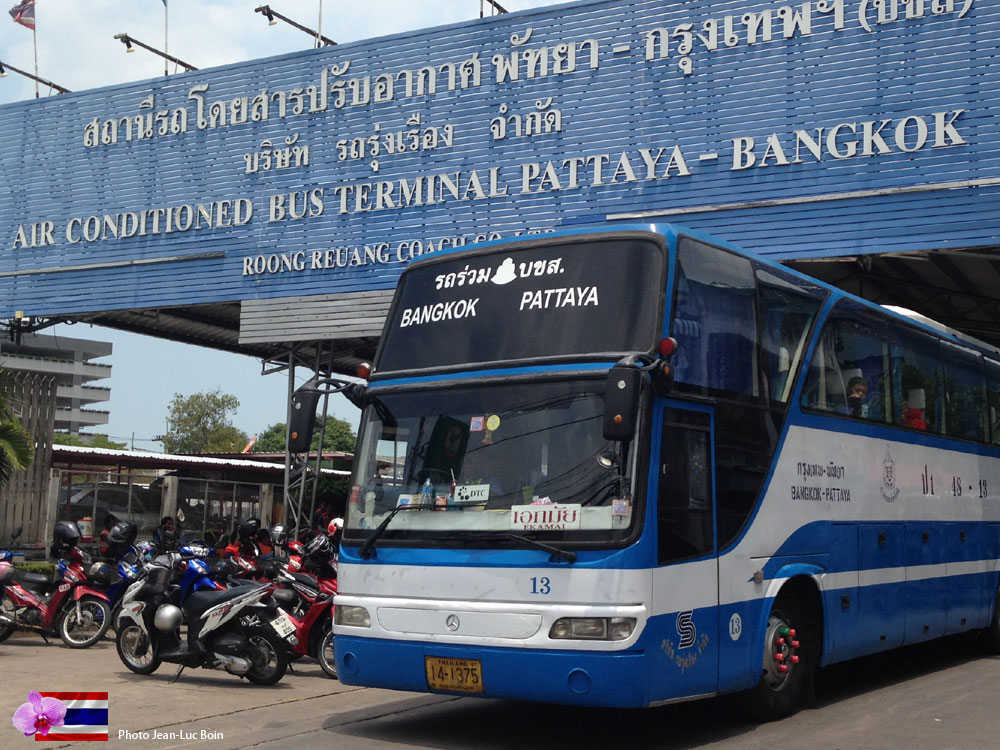 ba ben xe bus di den Pattaya 3