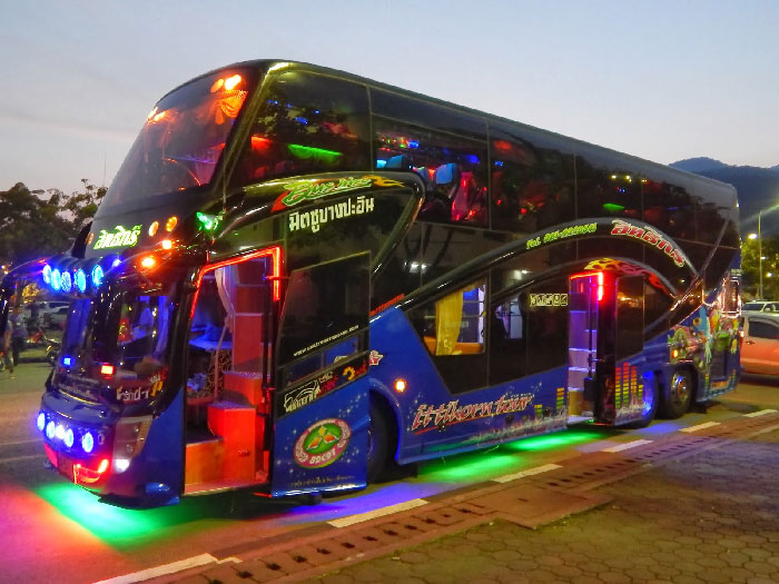 di xe bus dem o Thai Lan 1