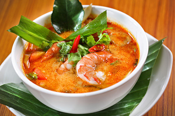 Thưởng thức món canh Tom Yum nổi tiếng Thái Lan